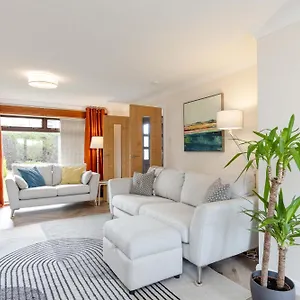  Holiday home Family Ideal For Edinburgh, Dunfermline & St Andrews 3 Bedrooms